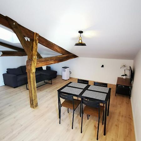Appartement Neuf Climatise Sous Les Toits La Roche-Chalais Bagian luar foto