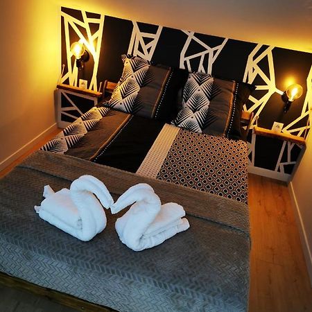 Appartement Neuf Climatise Sous Les Toits La Roche-Chalais Bagian luar foto
