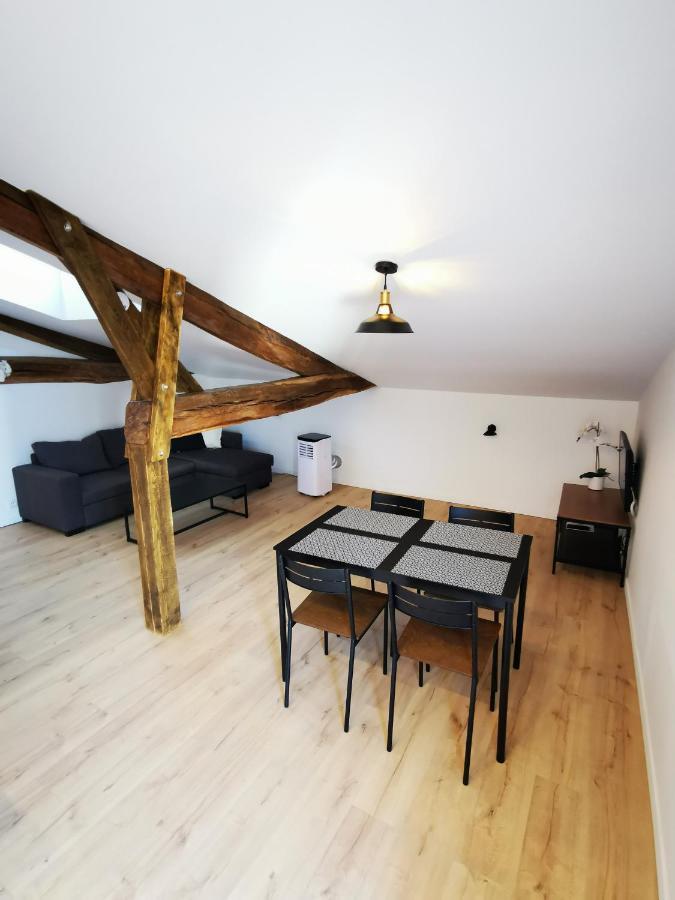 Appartement Neuf Climatise Sous Les Toits La Roche-Chalais Bagian luar foto