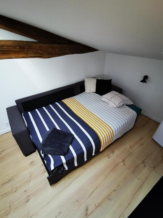 Appartement Neuf Climatise Sous Les Toits La Roche-Chalais Bagian luar foto
