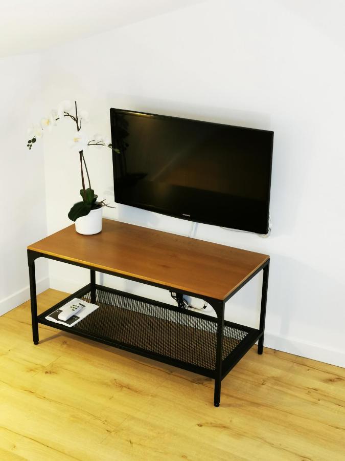 Appartement Neuf Climatise Sous Les Toits La Roche-Chalais Bagian luar foto