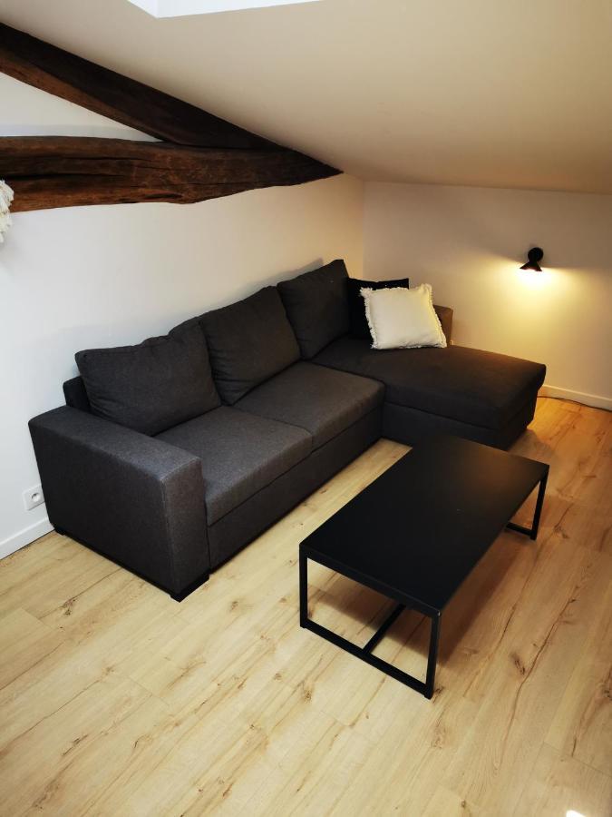 Appartement Neuf Climatise Sous Les Toits La Roche-Chalais Bagian luar foto
