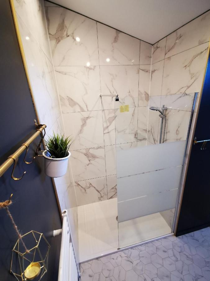 Appartement Neuf Climatise Sous Les Toits La Roche-Chalais Bagian luar foto