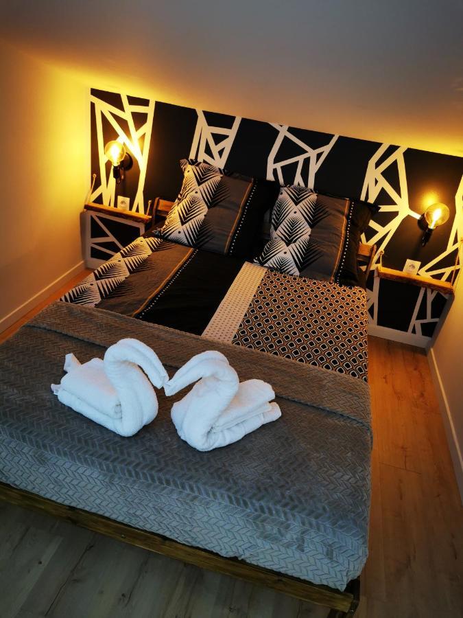 Appartement Neuf Climatise Sous Les Toits La Roche-Chalais Bagian luar foto